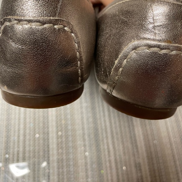 Metallic gold flats. - Picture 4 of 11